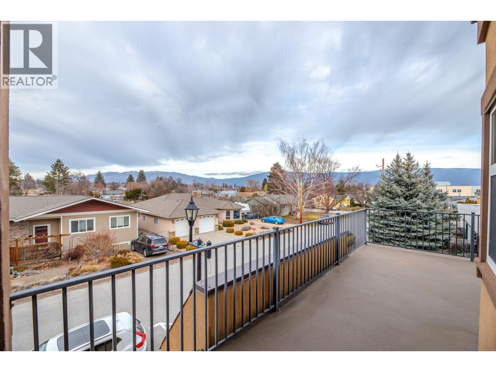 13615 VICTORIA Road Unit# 210, Summerland