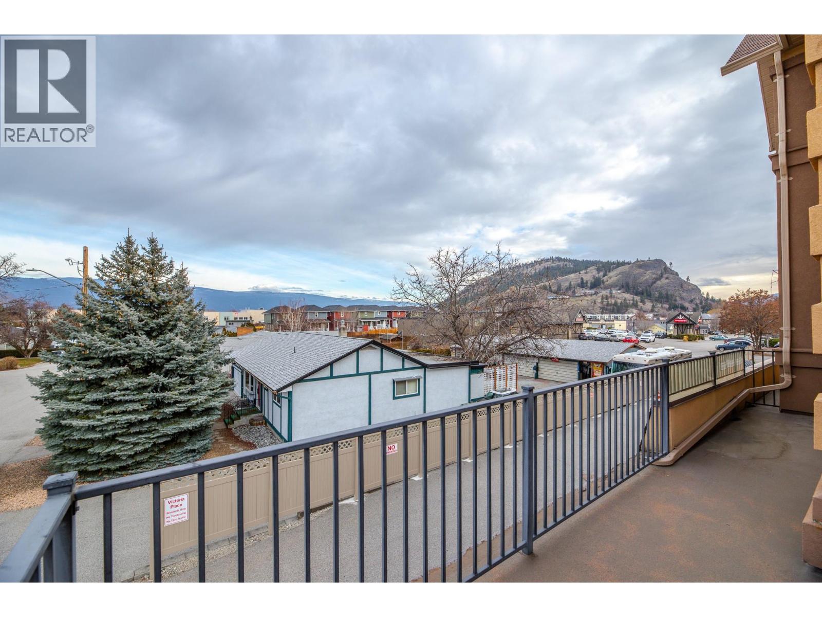 13615 VICTORIA Road Unit# 210, Summerland