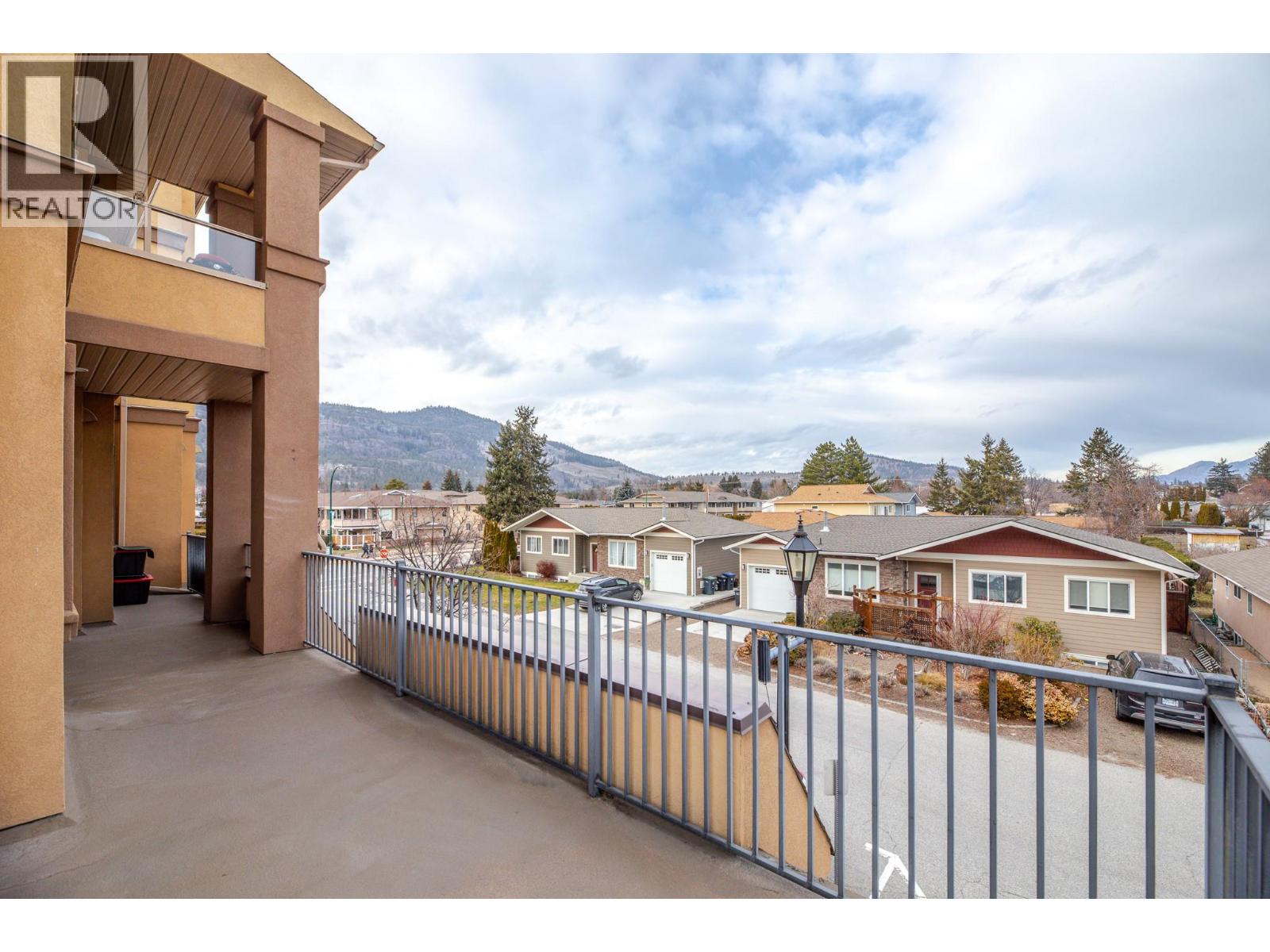 13615 VICTORIA Road Unit# 210, Summerland