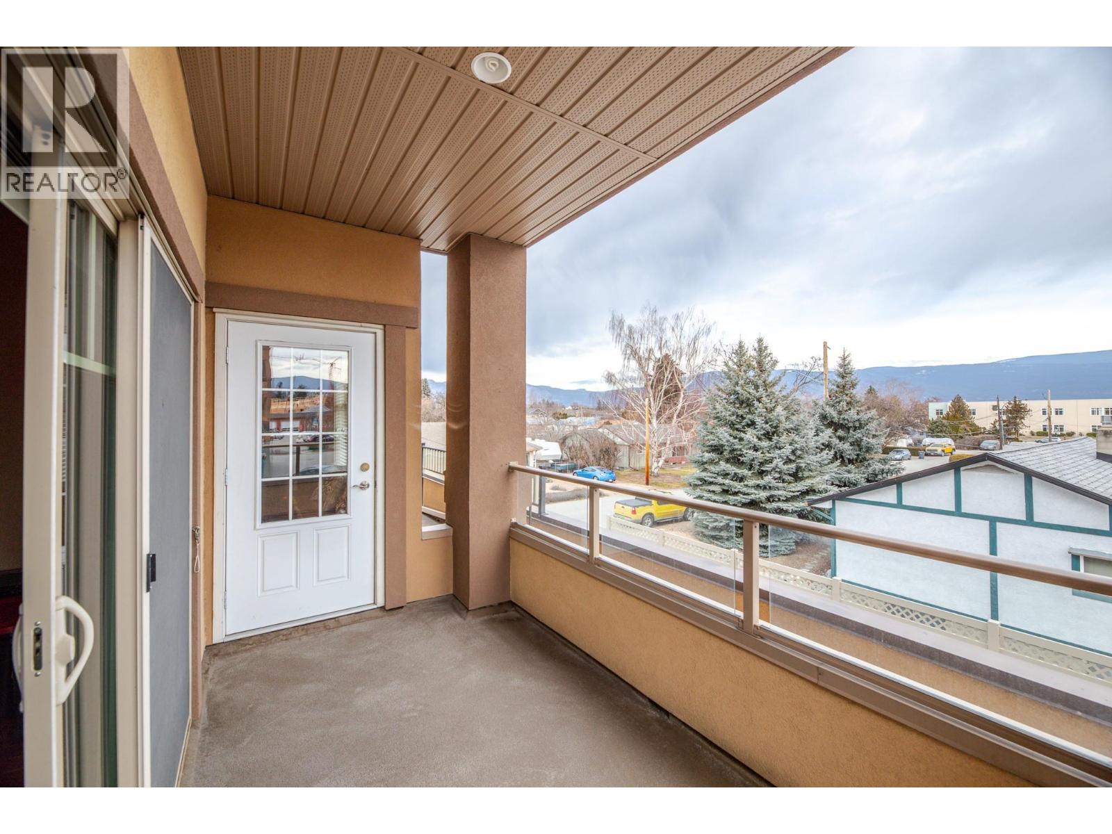 13615 VICTORIA Road Unit# 210, Summerland