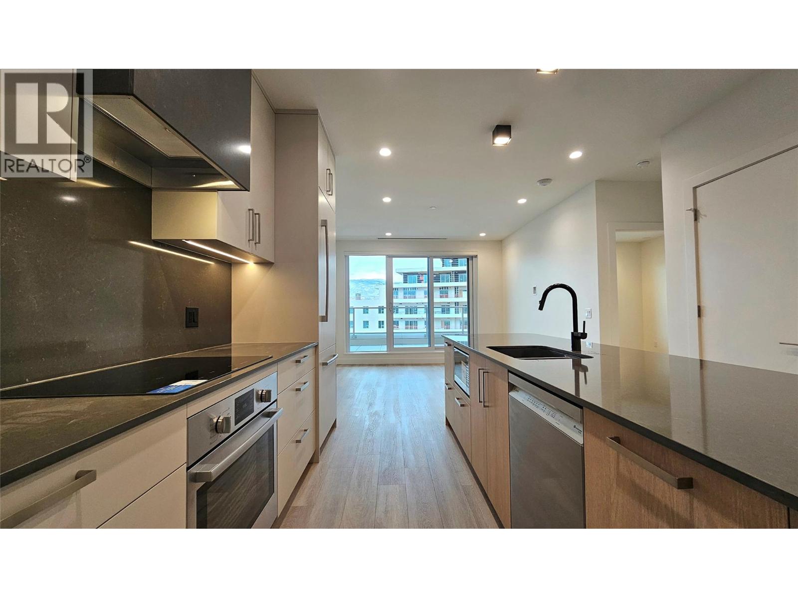 606 3340 Lakeshore Road, Kelowna