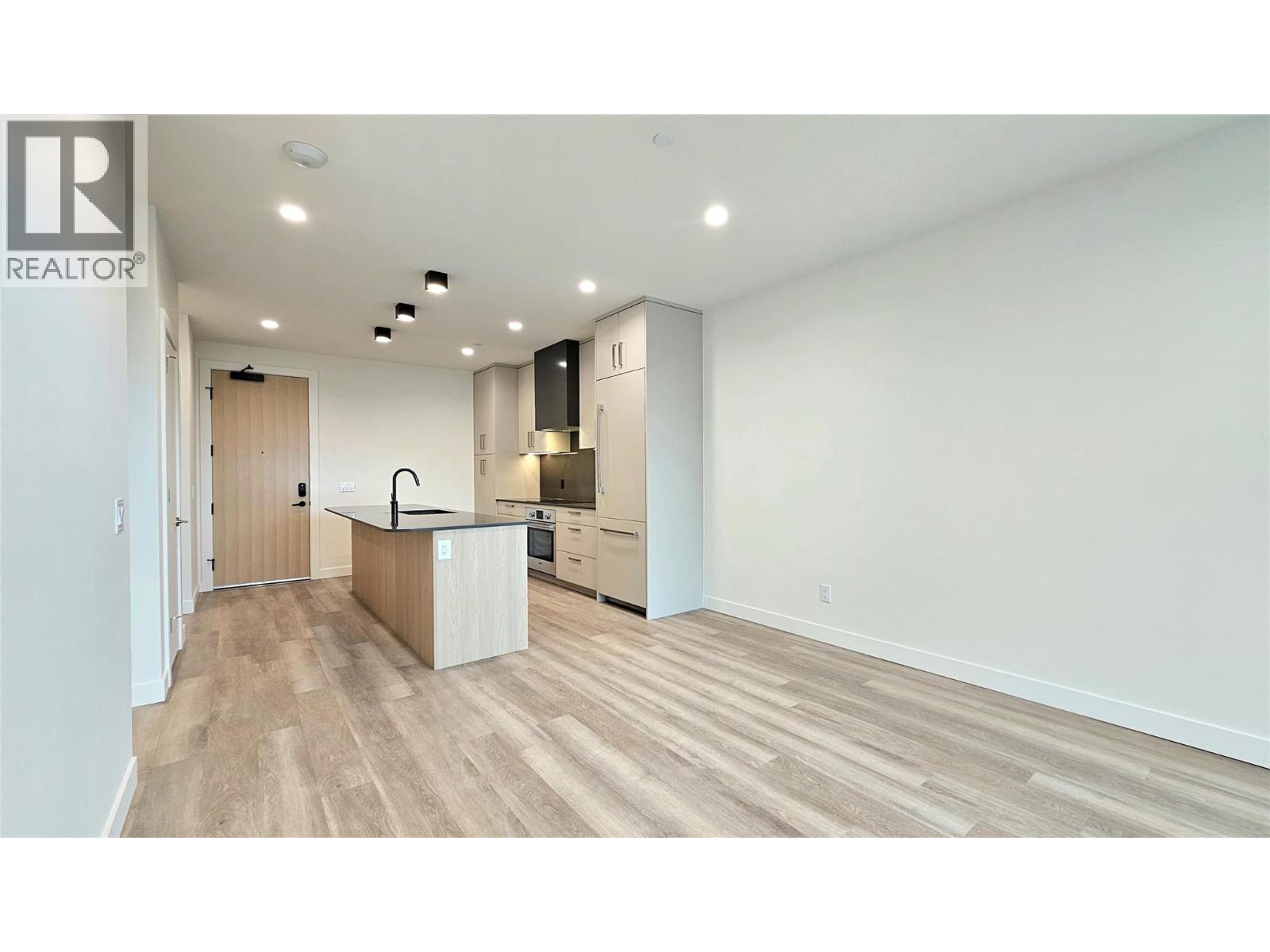 606 3340 Lakeshore Road, Kelowna