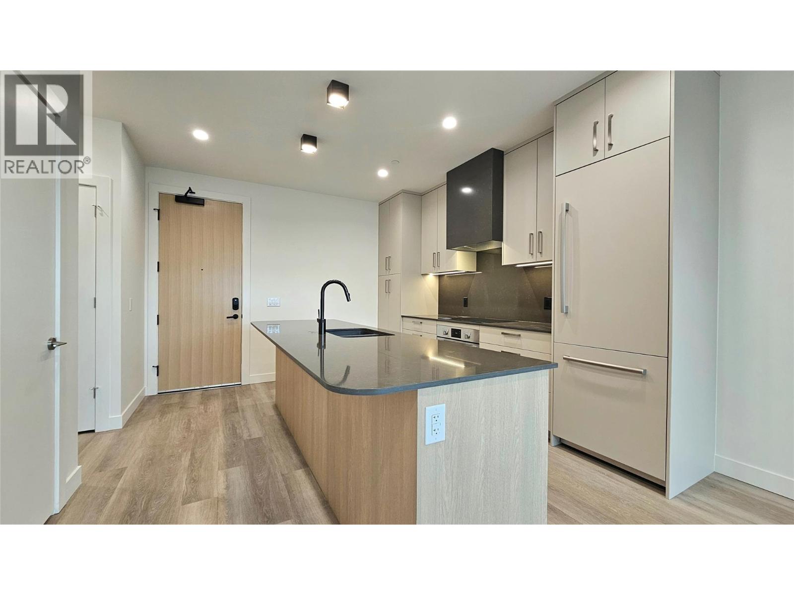 606 3340 Lakeshore Road, Kelowna