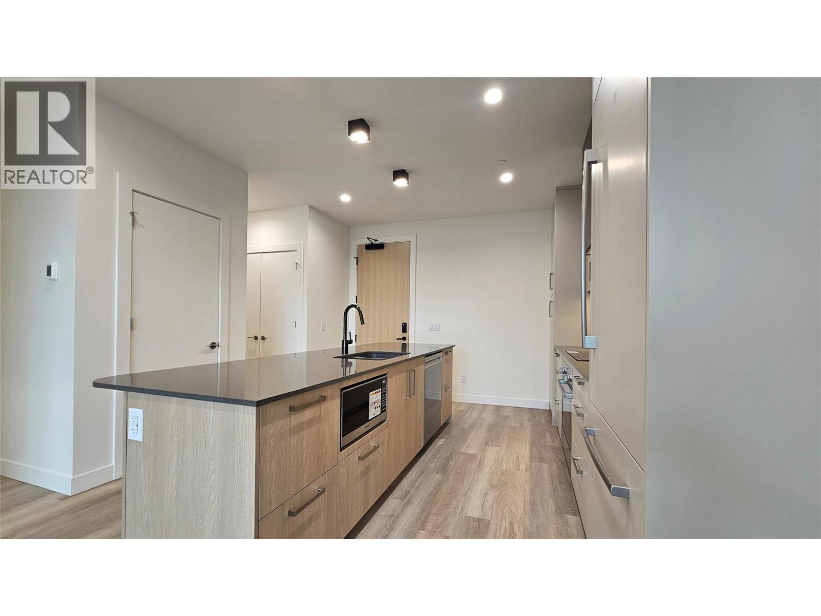 606 3340 Lakeshore Road, Kelowna