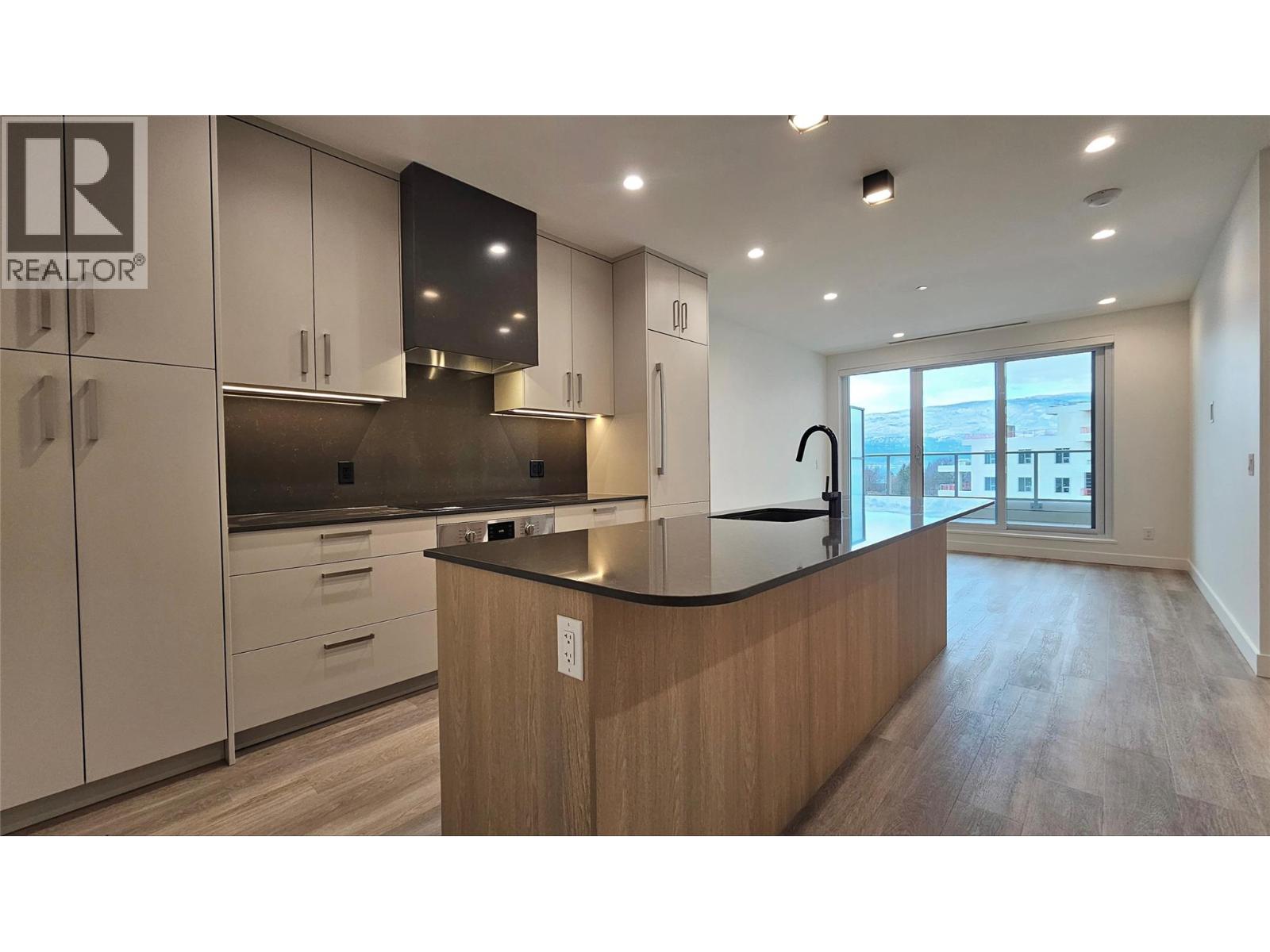 606 3340 Lakeshore Road, Kelowna