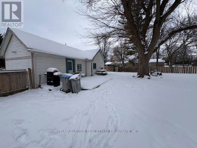 Single Family House Bungalow for Sale in  RICHMOND STREET North Middlesex (Parkhill) 