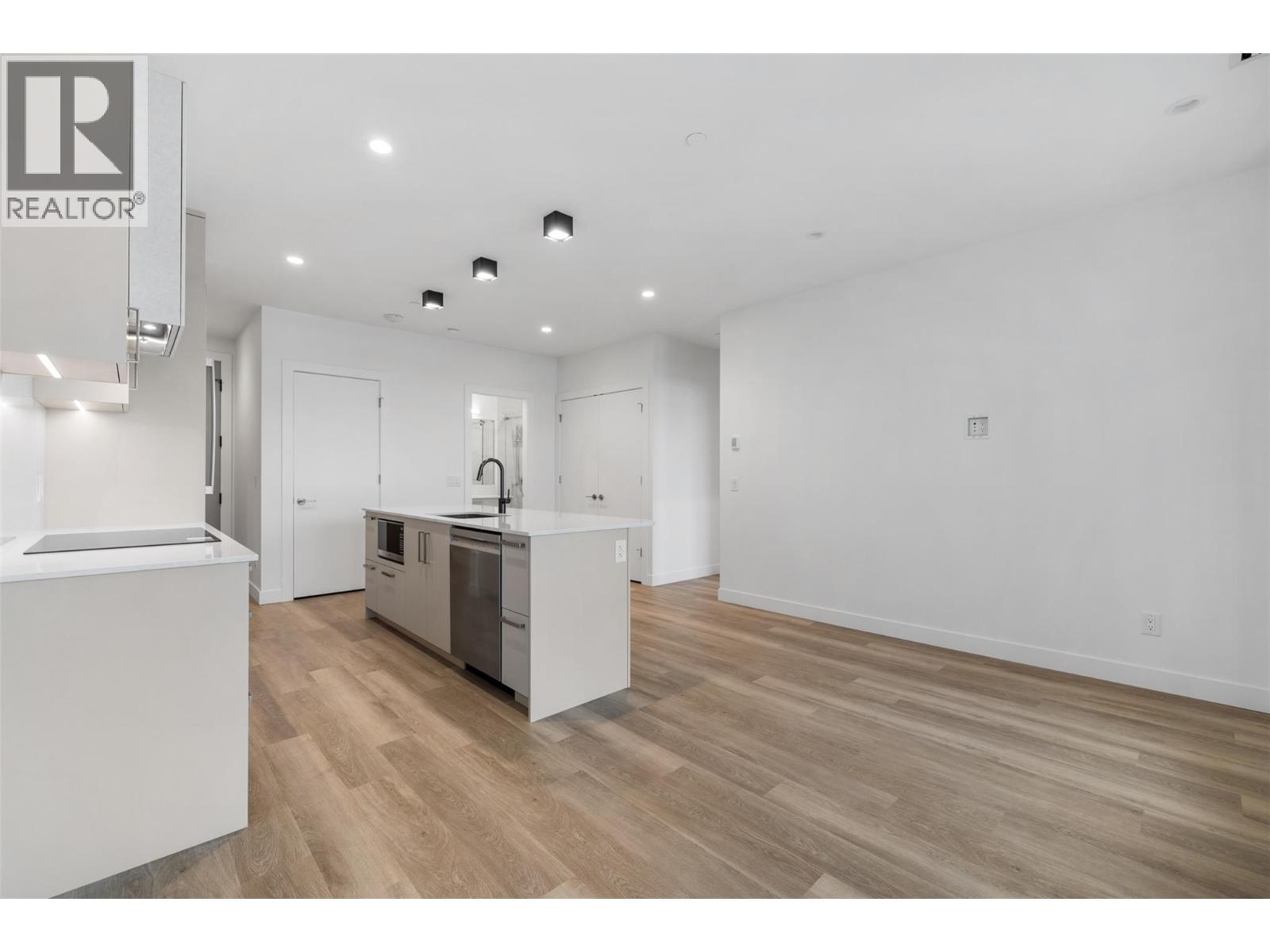 802 3340 Lakeshore Road, Kelowna