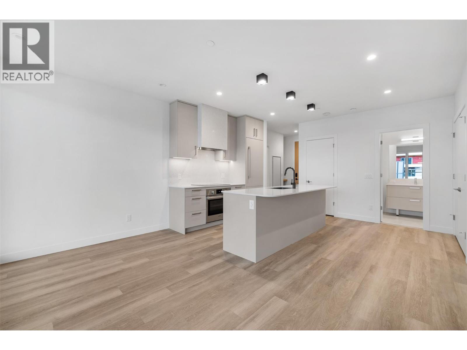 802 3340 Lakeshore Road, Kelowna