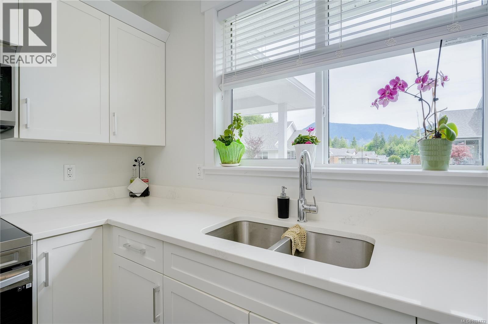 38 300 Grosskleg Way, Lake Cowichan