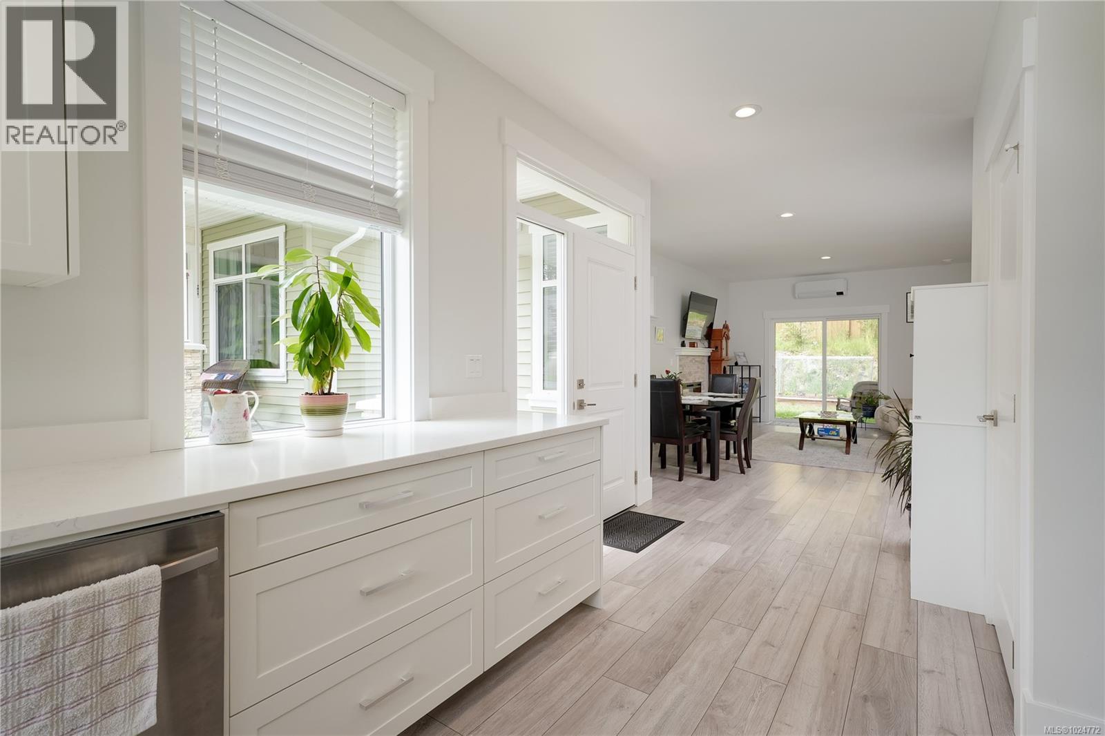 38 300 Grosskleg Way, Lake Cowichan