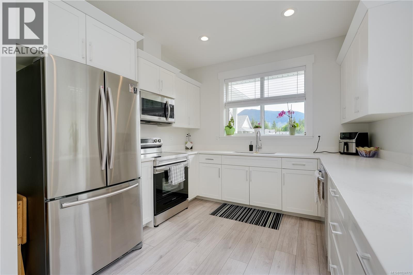 38 300 Grosskleg Way, Lake Cowichan