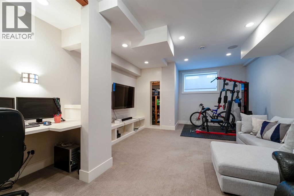 Single Family House for Sale in   Avenue NE Winston Heights/Mountview Calgary 