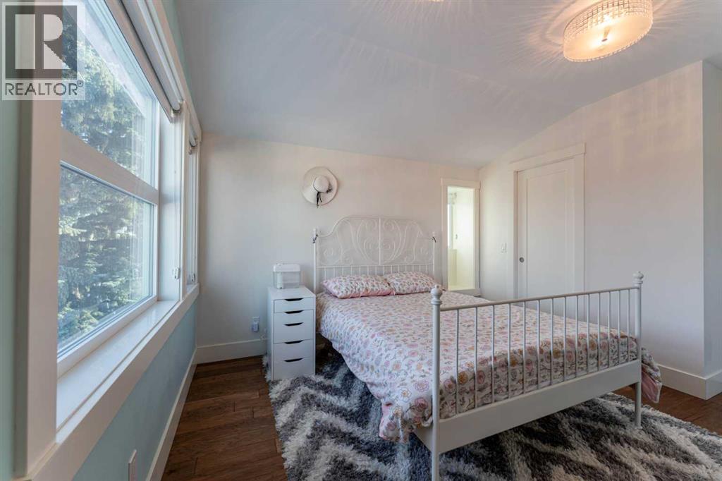 Single Family House for Sale in   Avenue NE Winston Heights/Mountview Calgary 