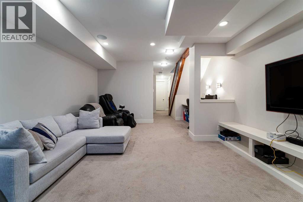 Single Family House for Sale in   Avenue NE Winston Heights/Mountview Calgary 