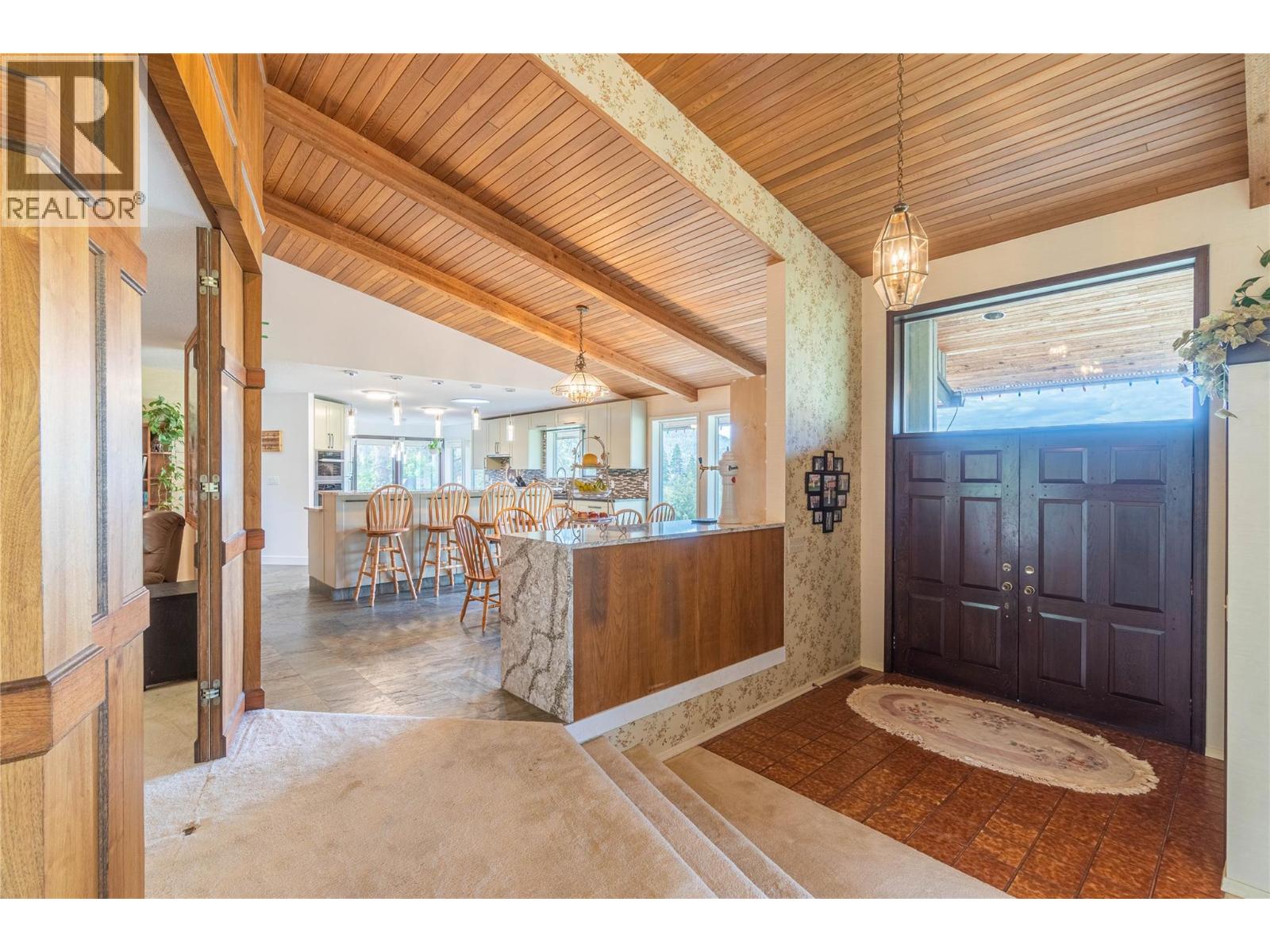 8548 YELLOWHEAD Highway, Kamloops