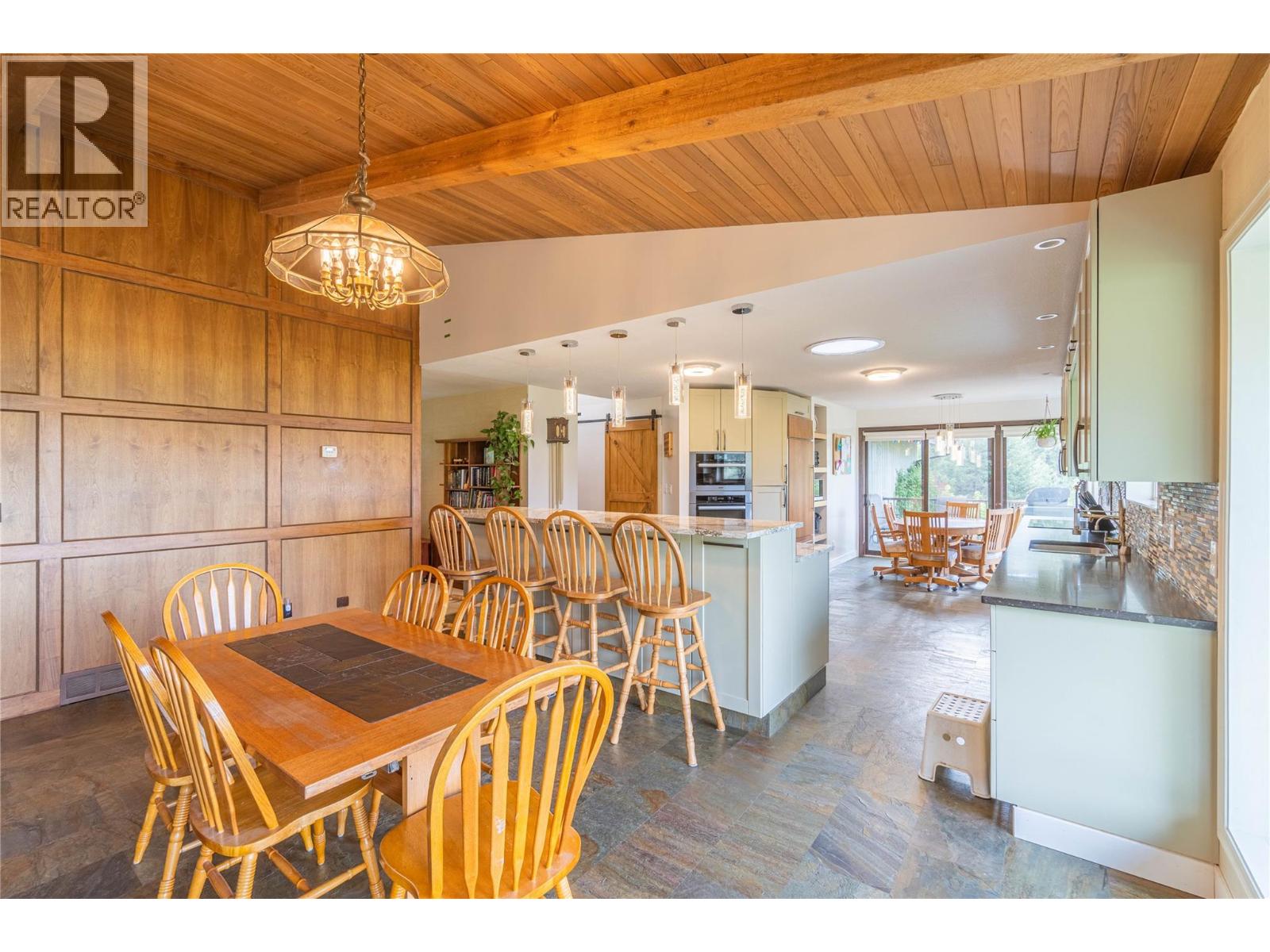 8548 YELLOWHEAD Highway, Kamloops