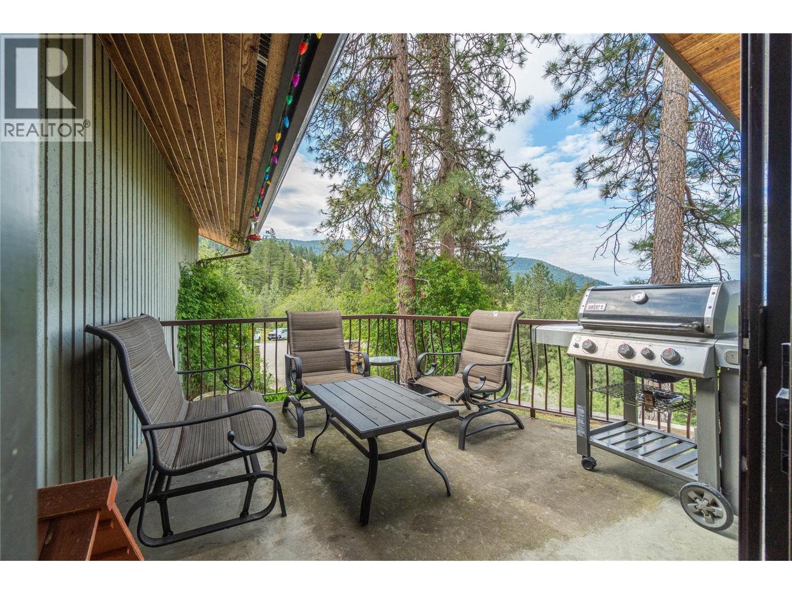 8548 YELLOWHEAD Highway, Kamloops