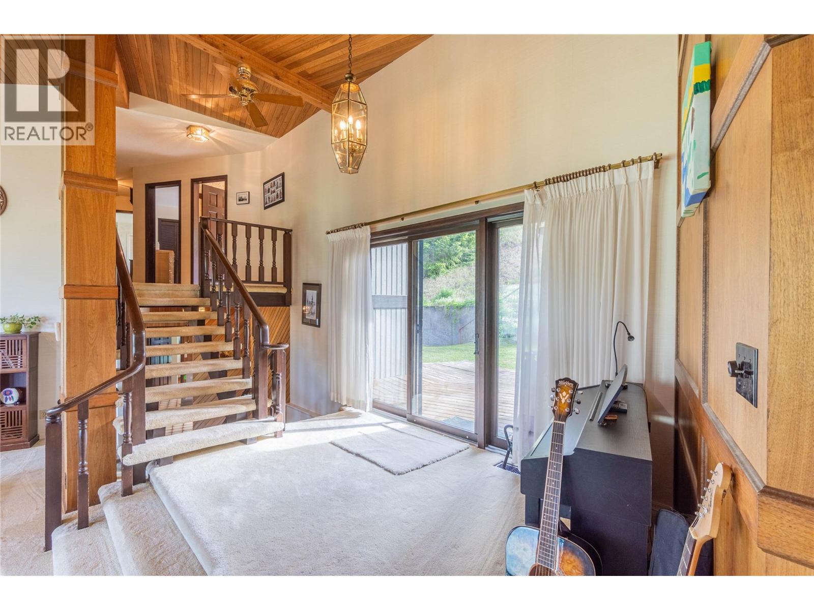 8548 YELLOWHEAD Highway, Kamloops