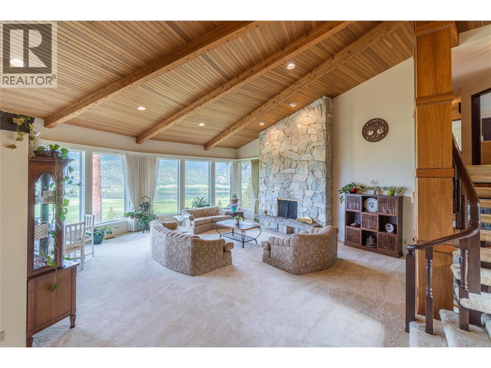 8548 YELLOWHEAD Highway, Kamloops