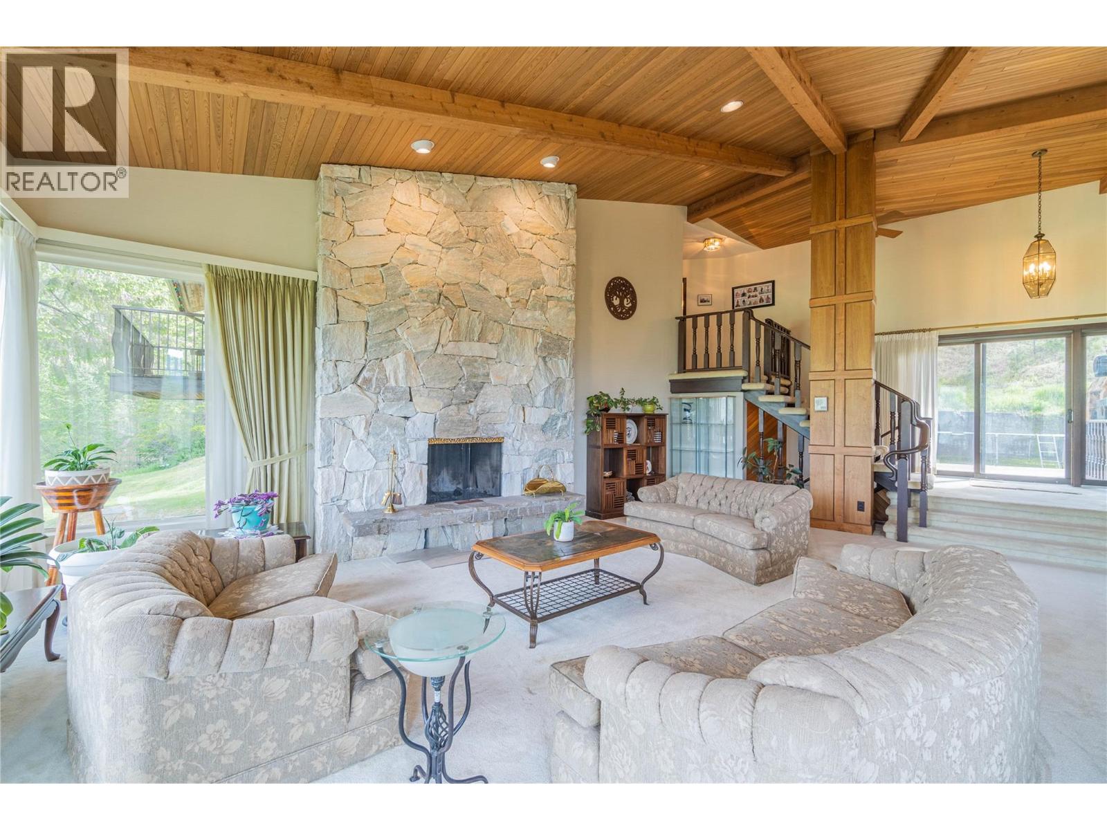 8548 YELLOWHEAD Highway, Kamloops