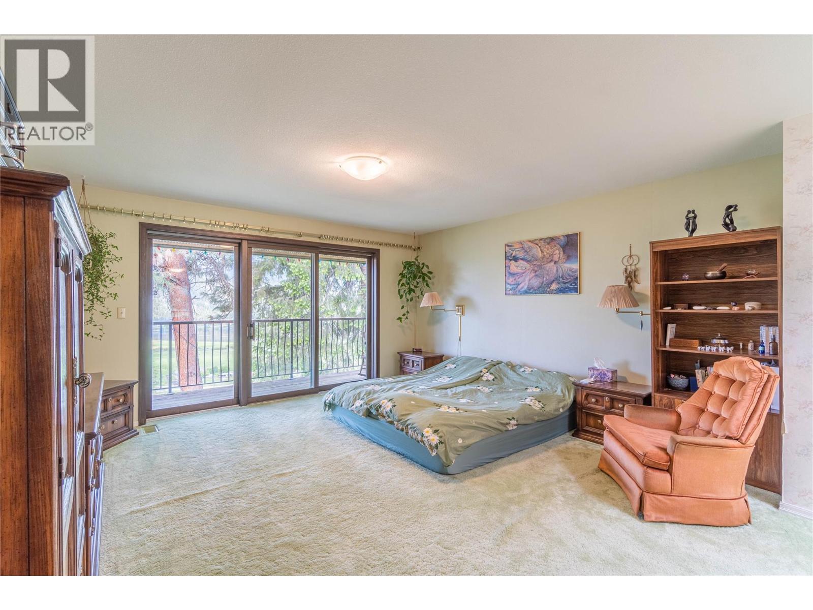 8548 YELLOWHEAD Highway, Kamloops