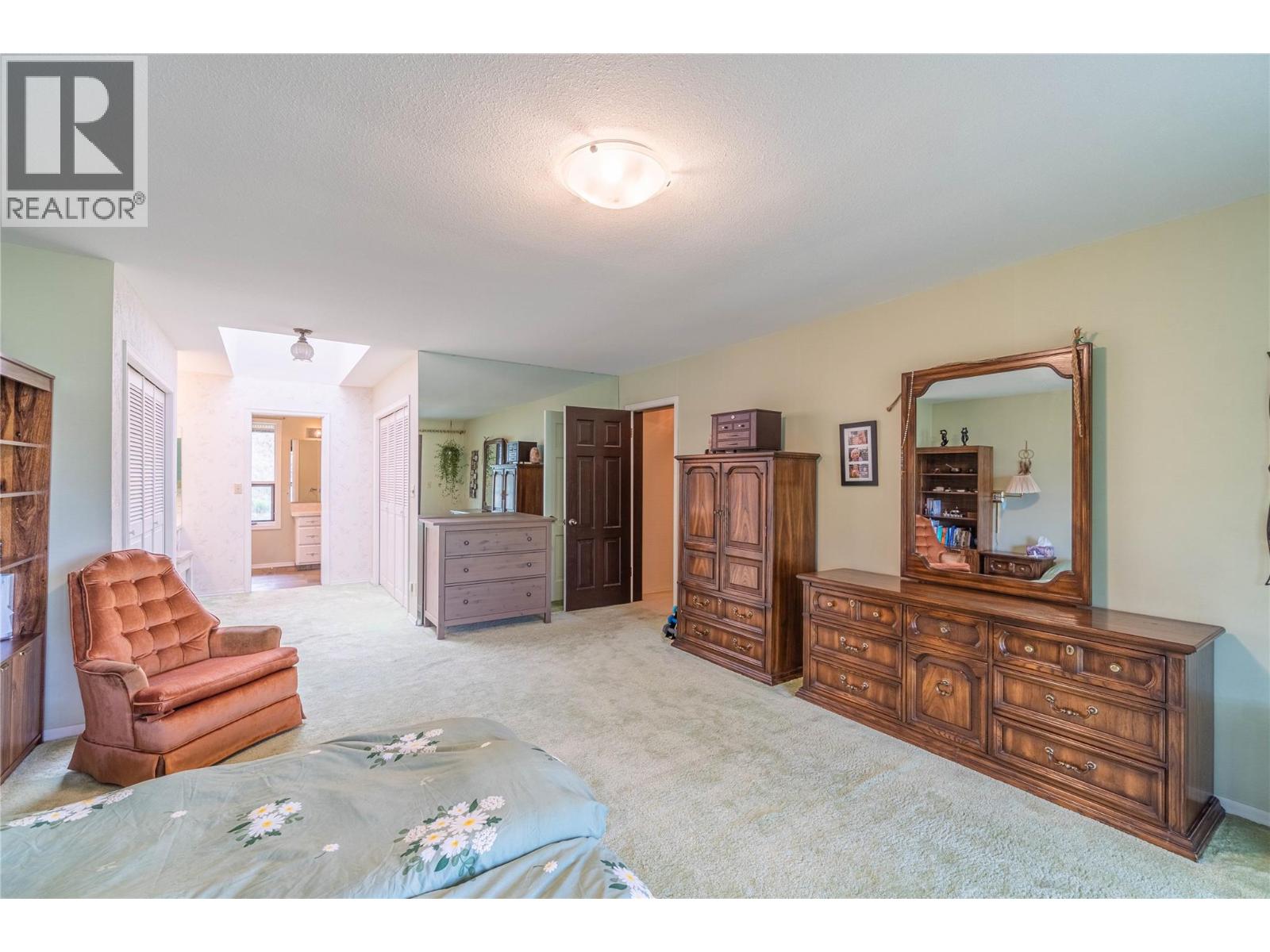 8548 YELLOWHEAD Highway, Kamloops