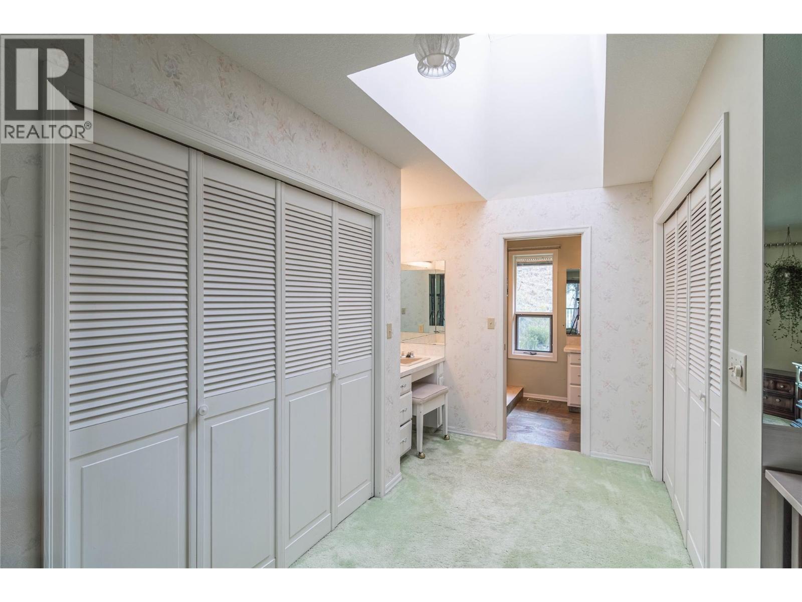 8548 YELLOWHEAD Highway, Kamloops