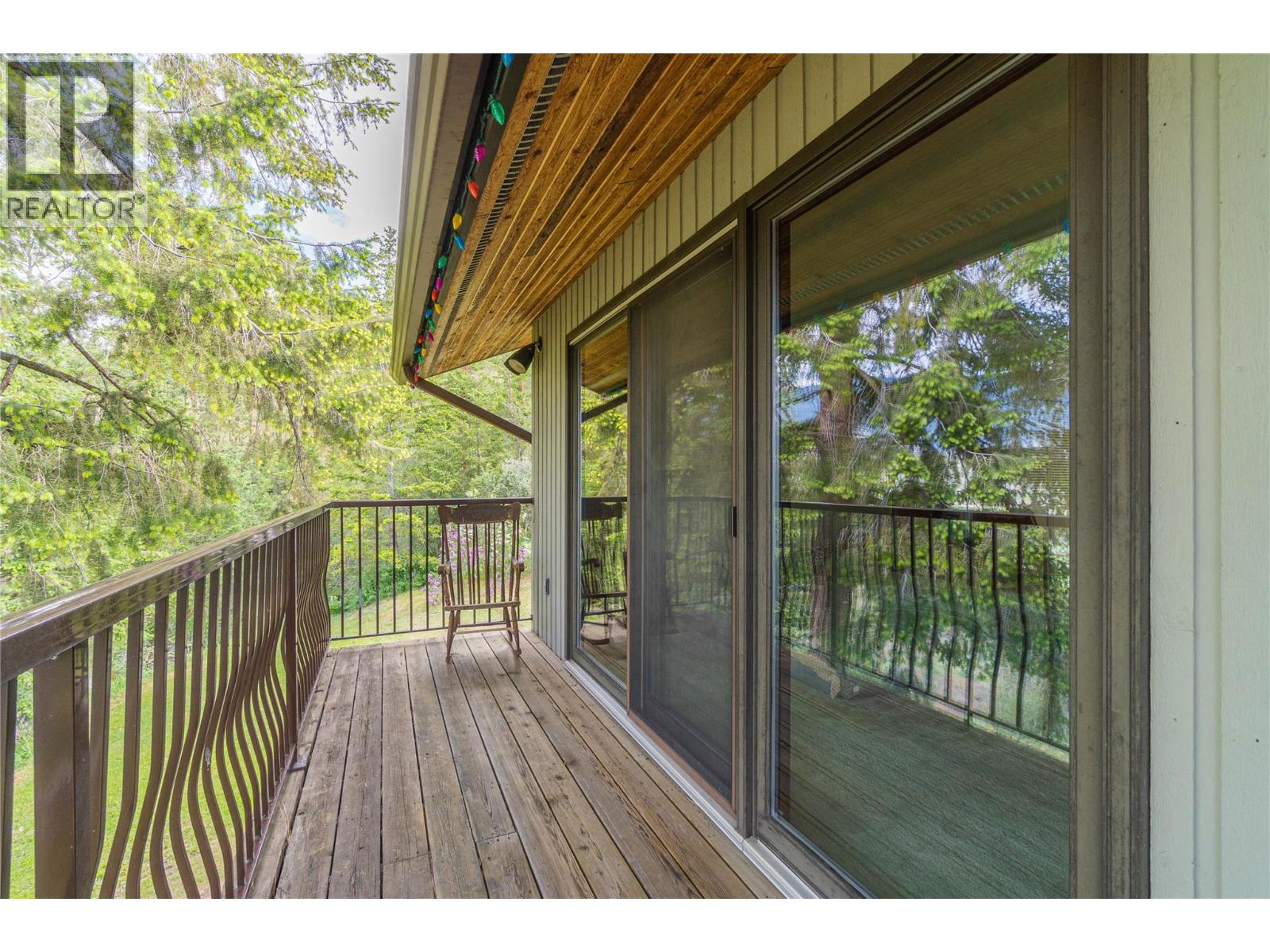 8548 YELLOWHEAD Highway, Kamloops