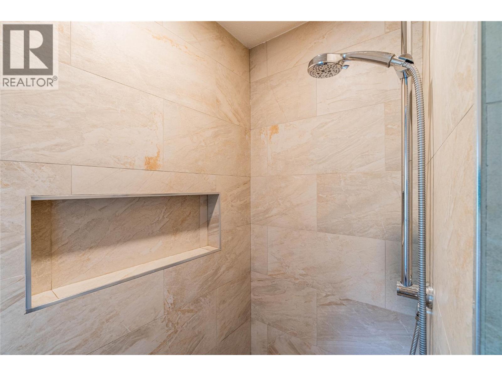 8548 YELLOWHEAD Highway, Kamloops