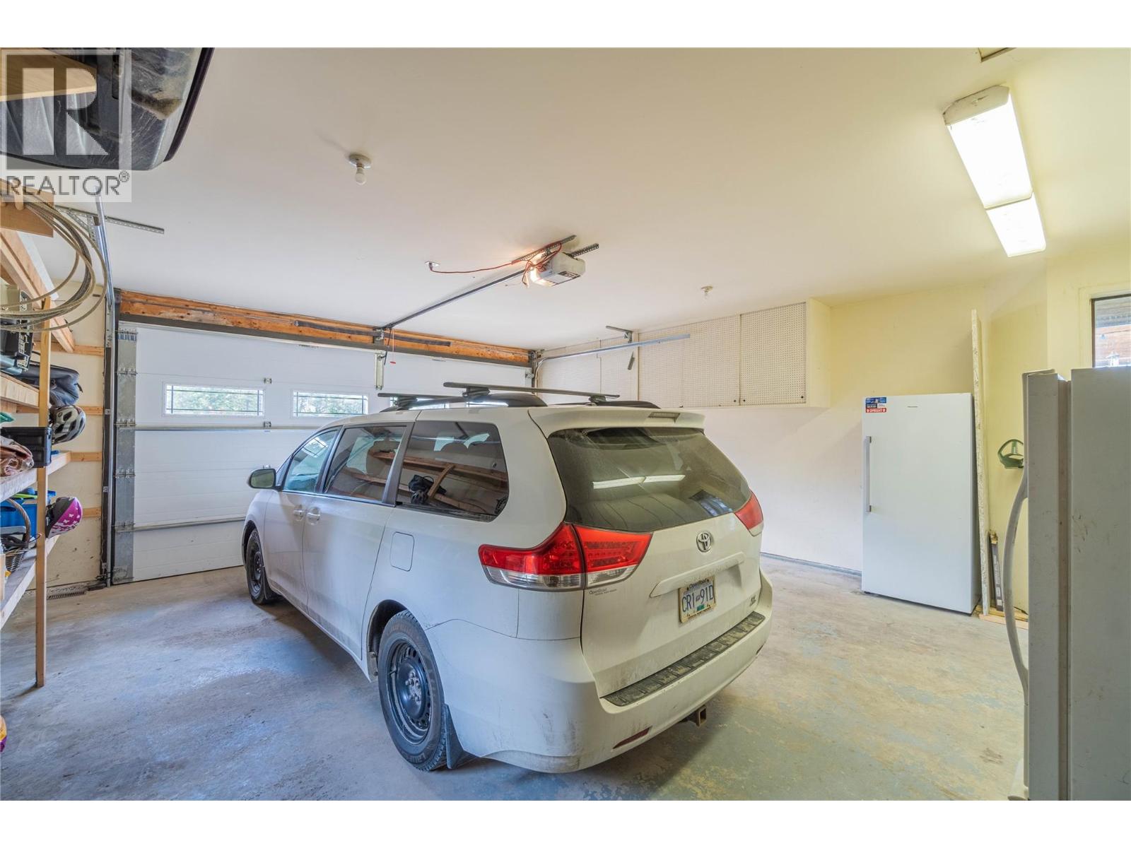 8548 YELLOWHEAD Highway, Kamloops