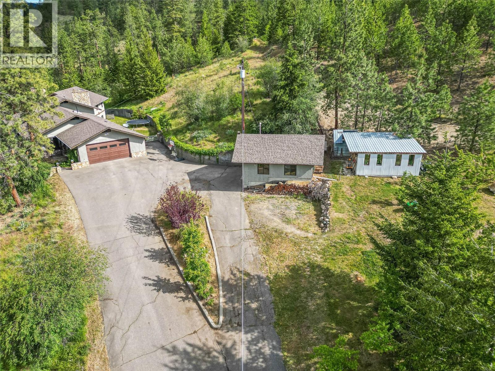 8548 YELLOWHEAD Highway, Kamloops