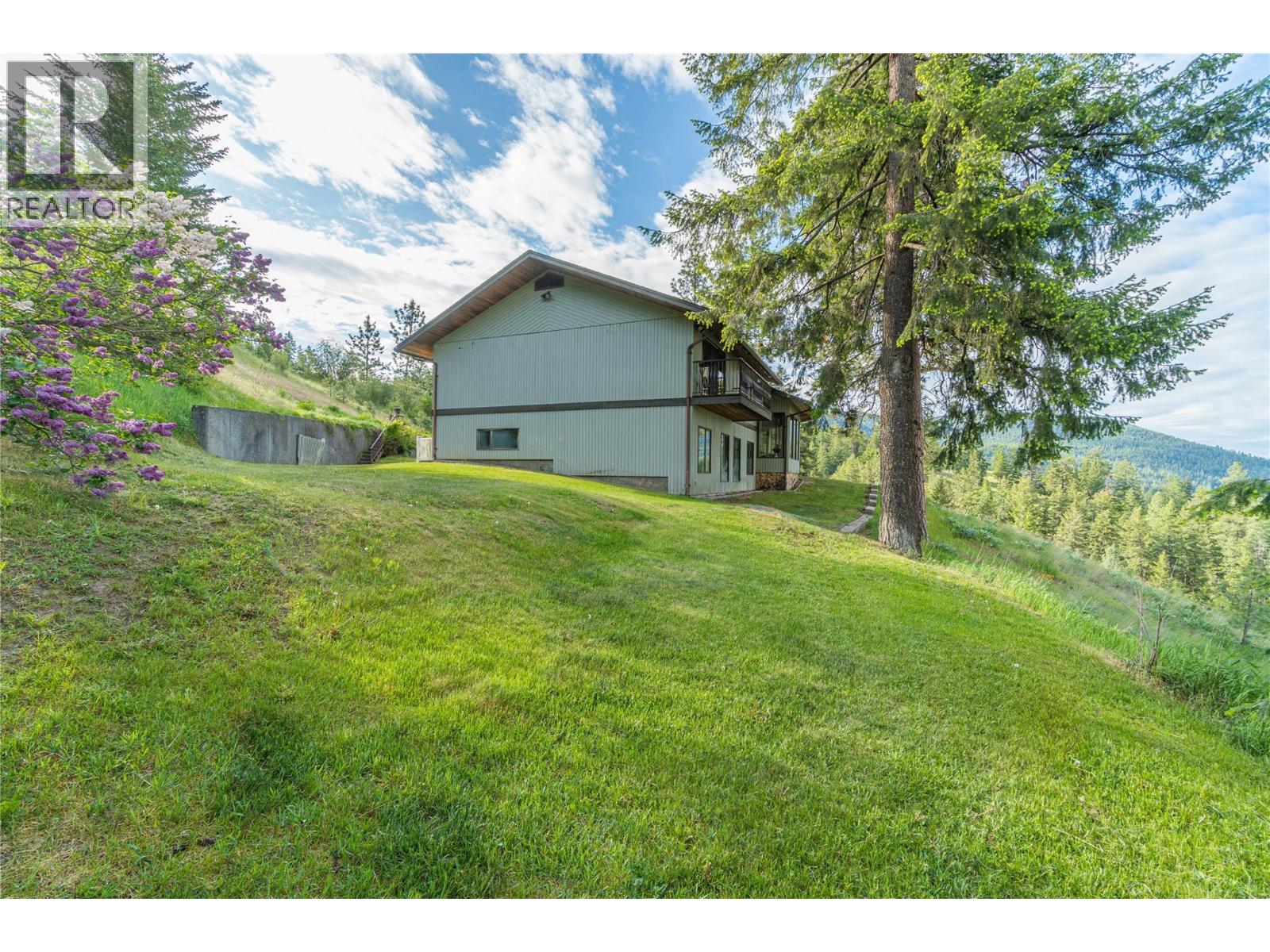 8548 YELLOWHEAD Highway, Kamloops