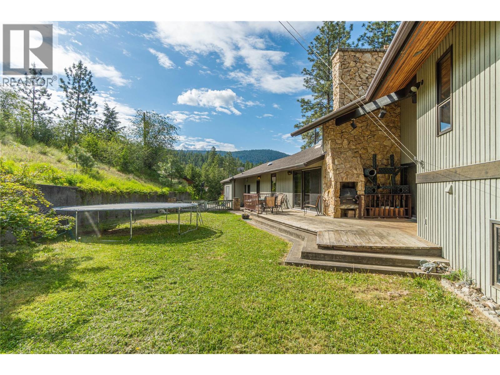 8548 YELLOWHEAD Highway, Kamloops