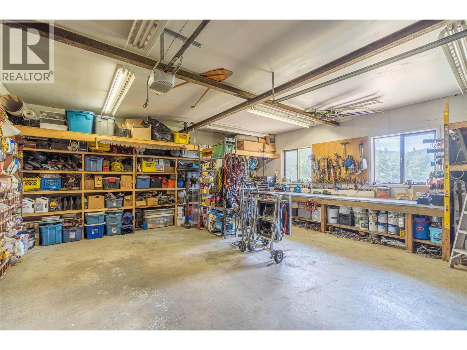 8548 YELLOWHEAD Highway, Kamloops