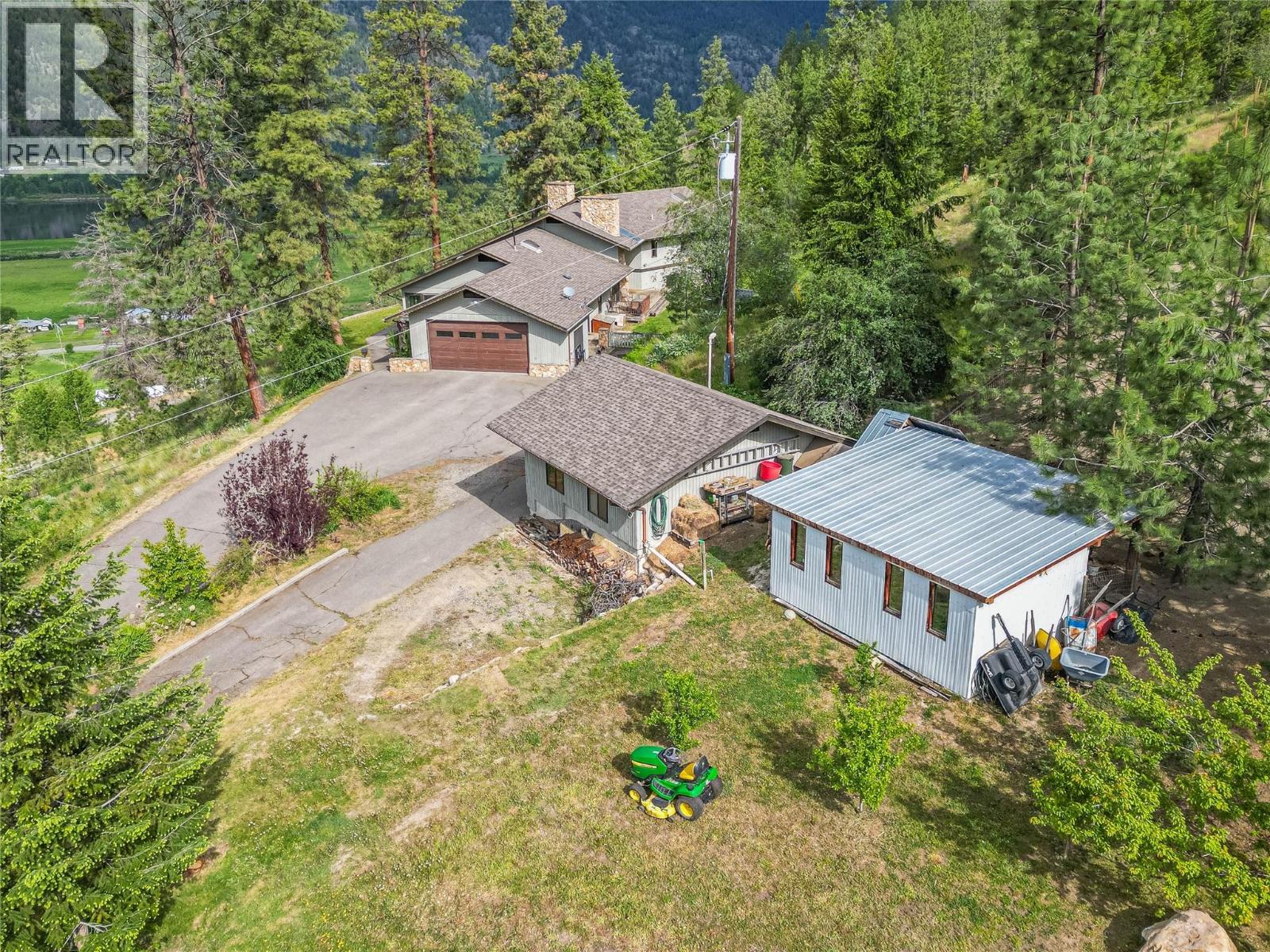 8548 YELLOWHEAD Highway, Kamloops