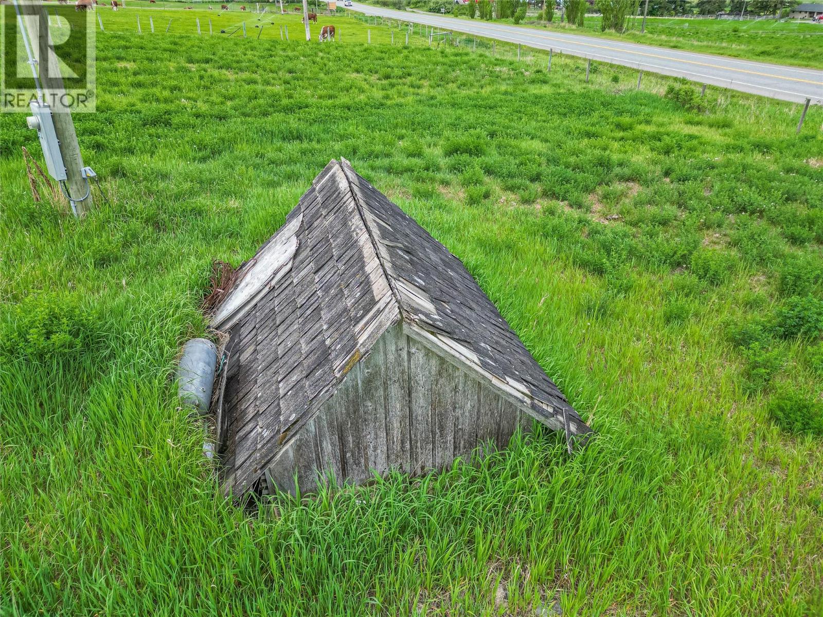 8548 YELLOWHEAD Highway, Kamloops