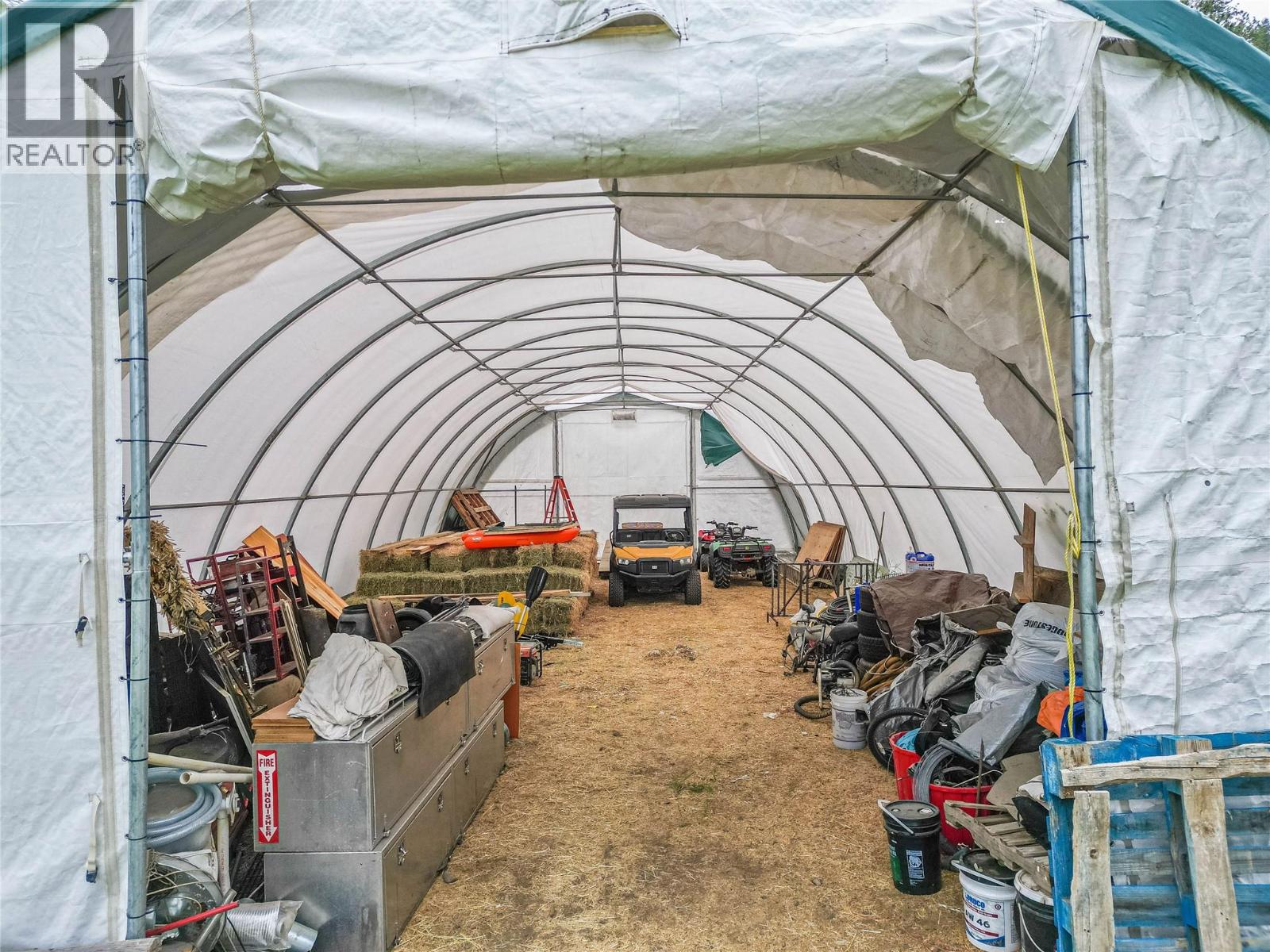 8548 YELLOWHEAD Highway, Kamloops