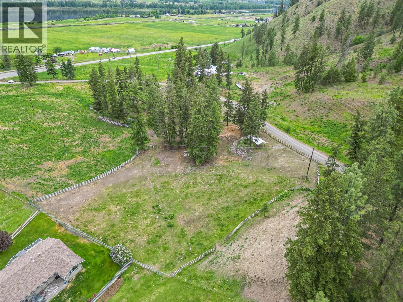 8548 YELLOWHEAD Highway, Kamloops