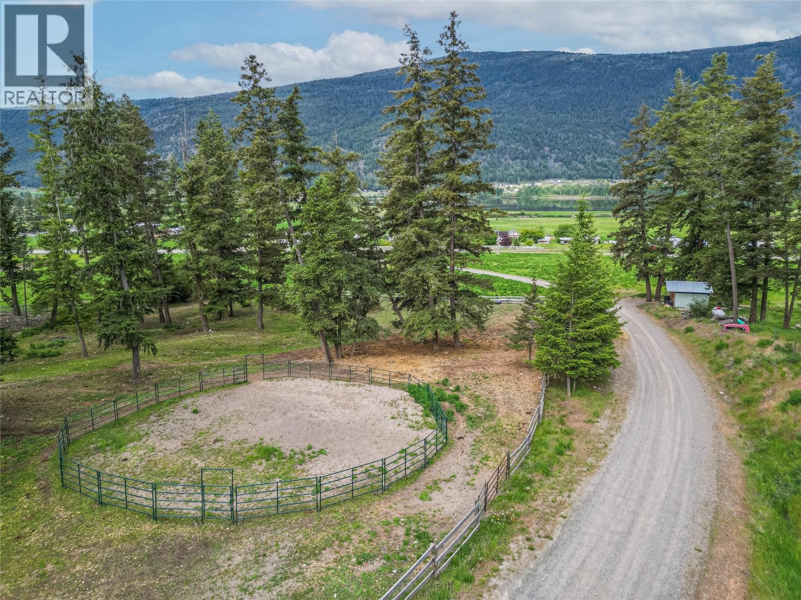 8548 YELLOWHEAD Highway, Kamloops