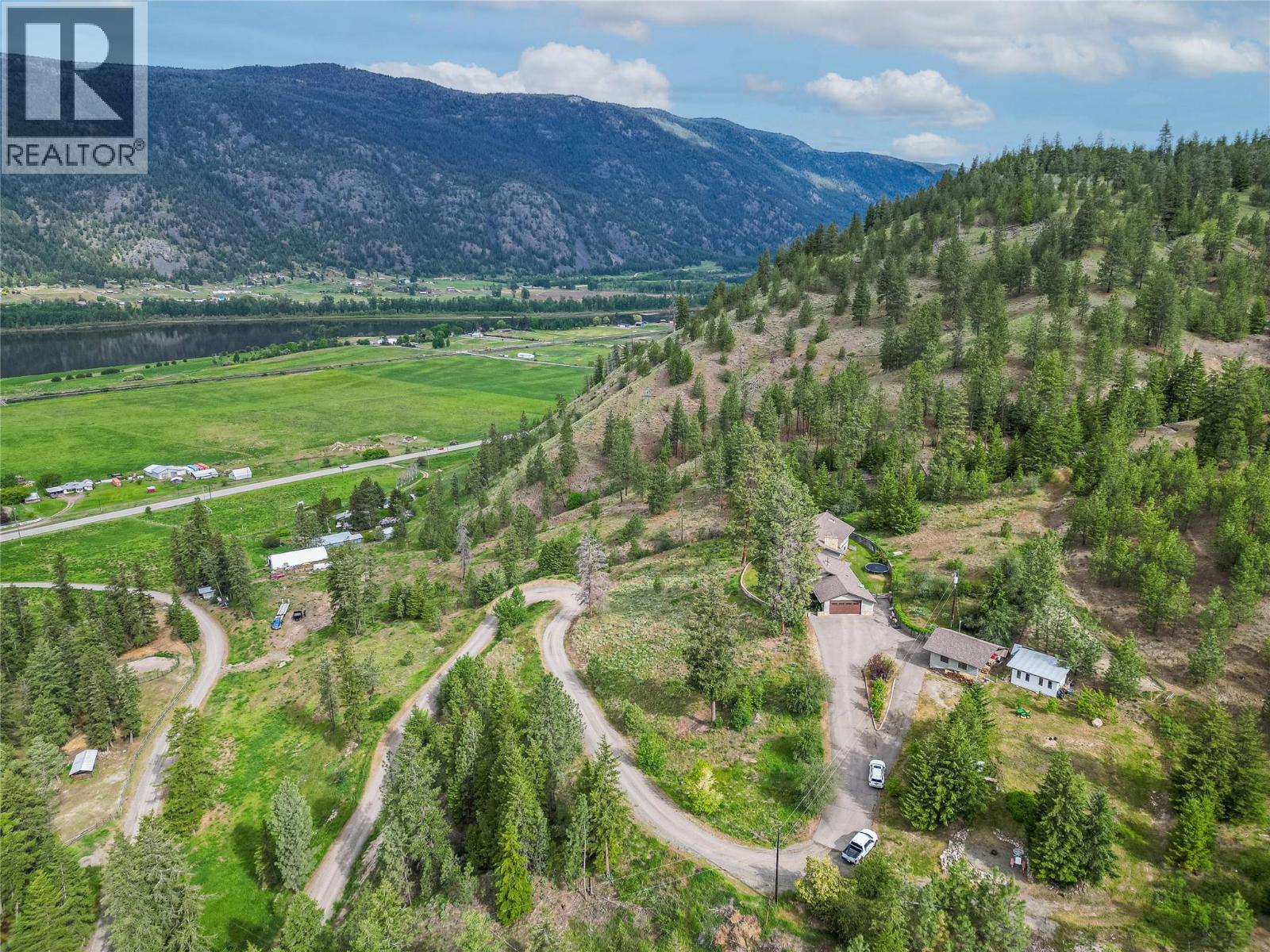 8548 YELLOWHEAD Highway, Kamloops