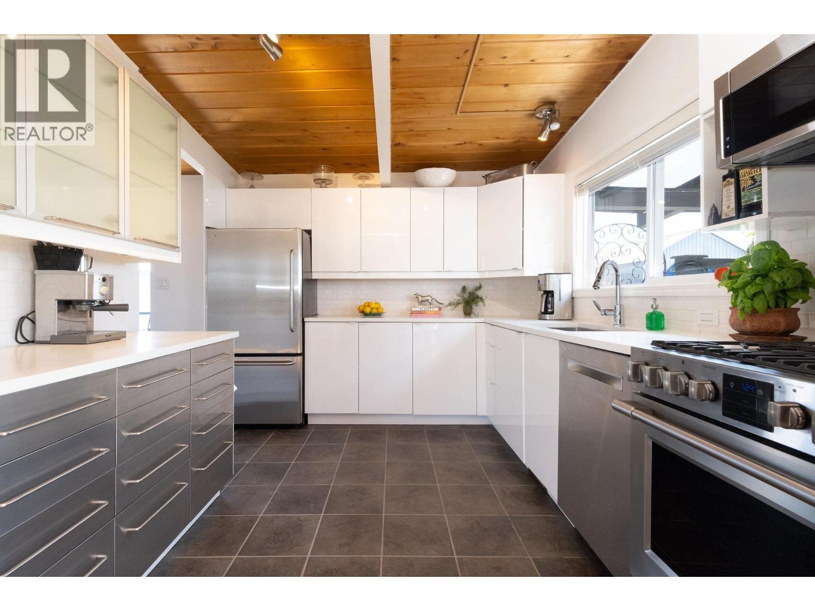 A27 415 W ESPLANADE AVENUE, North Vancouver