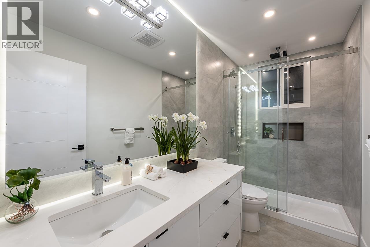 531 GREENWAY AVENUE, North Vancouver