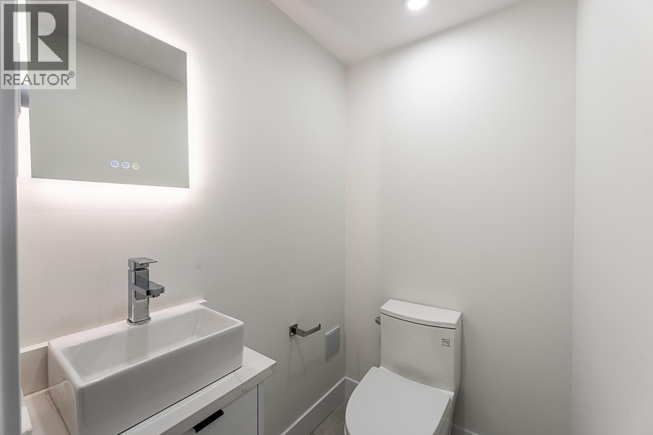 531 GREENWAY AVENUE, North Vancouver