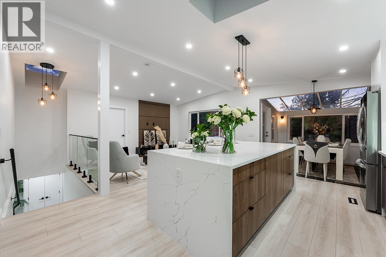 531 GREENWAY AVENUE, North Vancouver