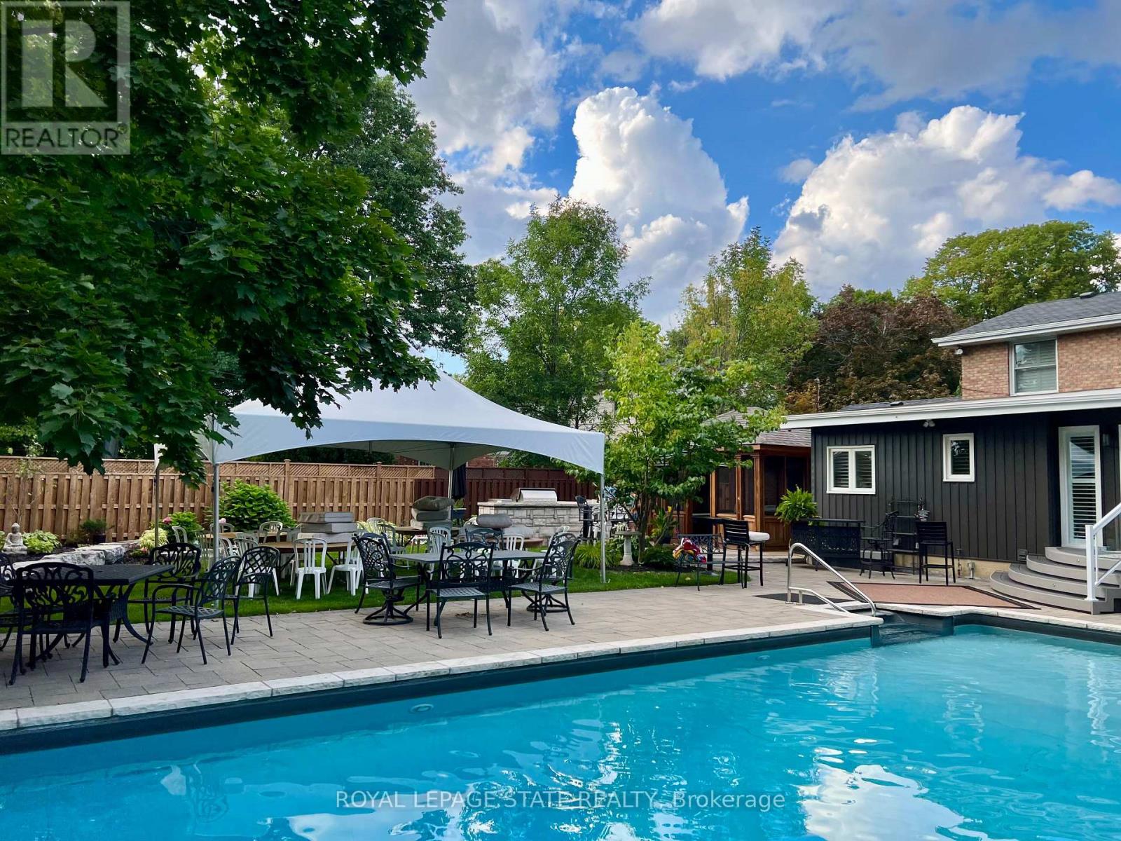 Single Family House for Sale in  WOODSIDE DRIVE Hamilton (Sherwood) 