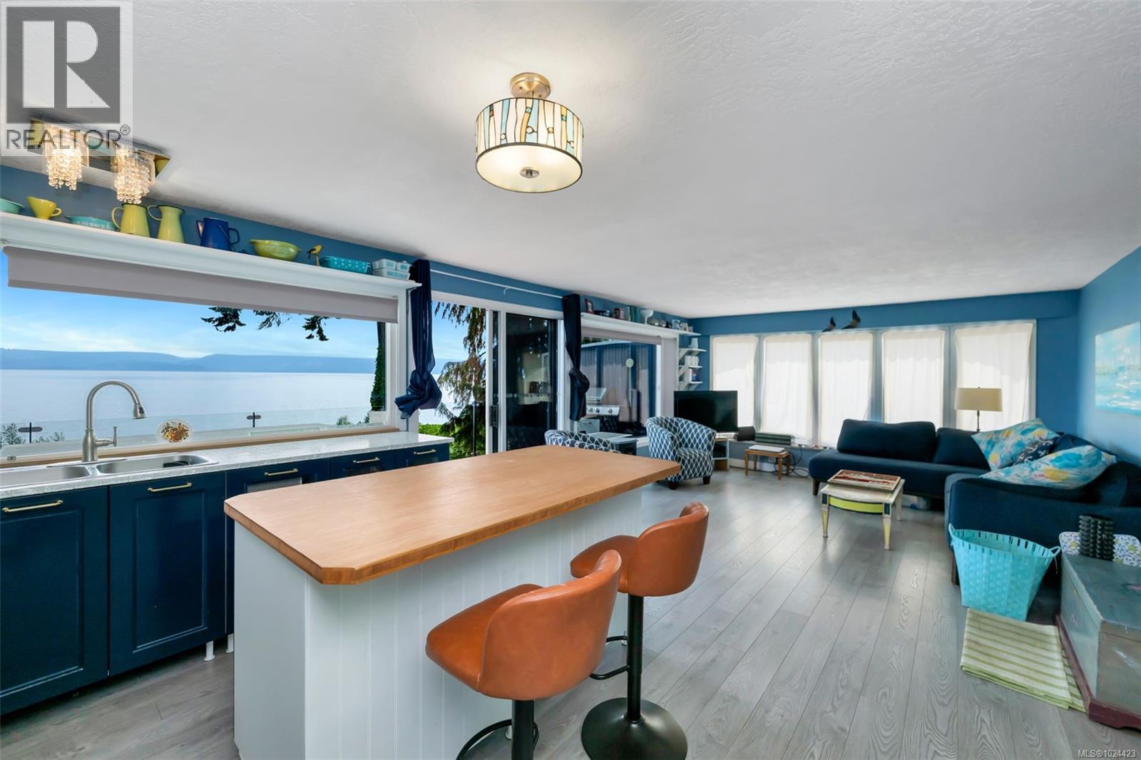 3 8177 West Coast Road, Sooke