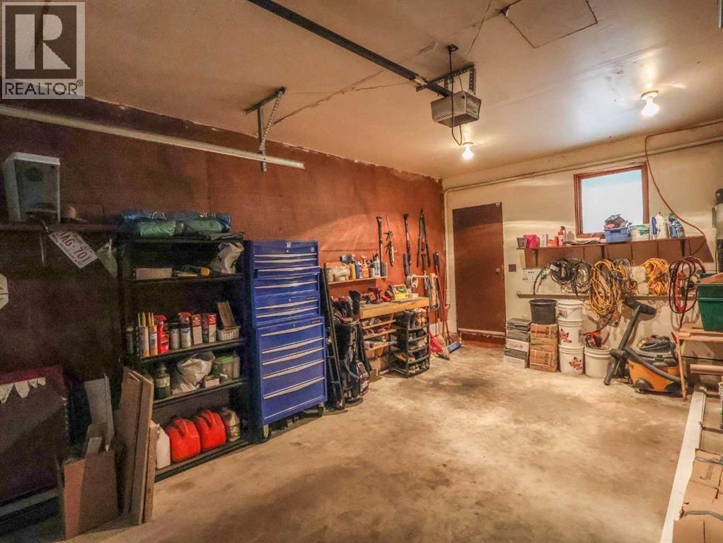 Single Family House 4 Level for Sale in   Avenue Rosedale Stettler 