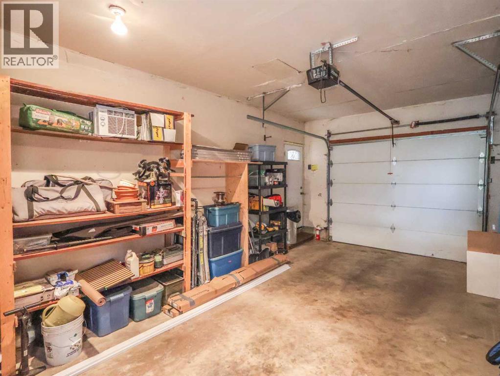 Single Family House 4 Level for Sale in   Avenue Rosedale Stettler 