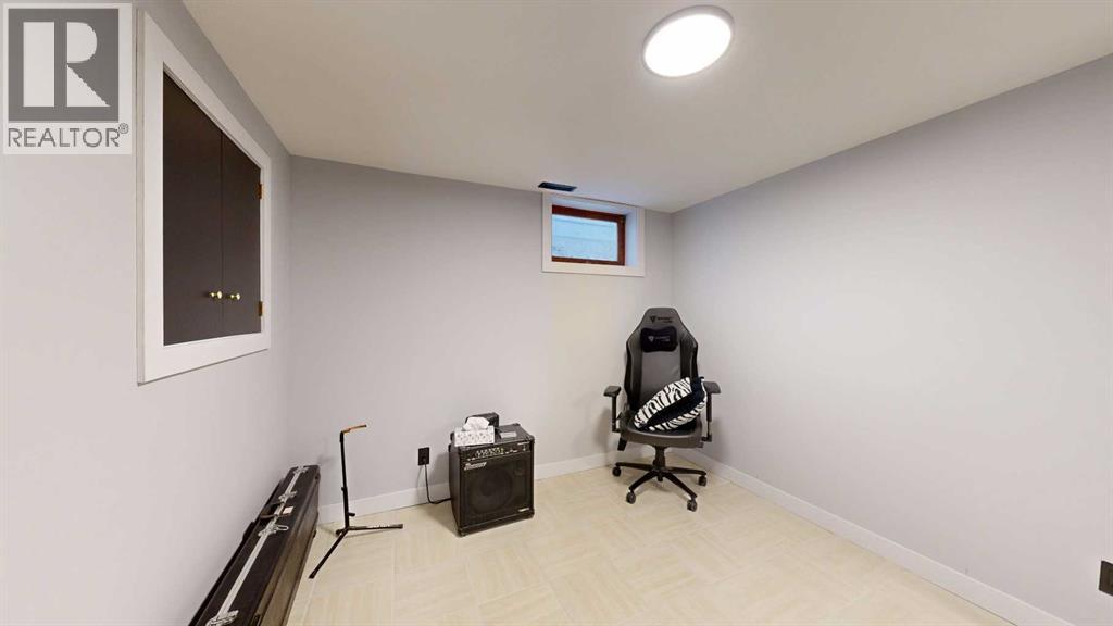 Single Family House 4 Level for Sale in   Avenue Rosedale Stettler 