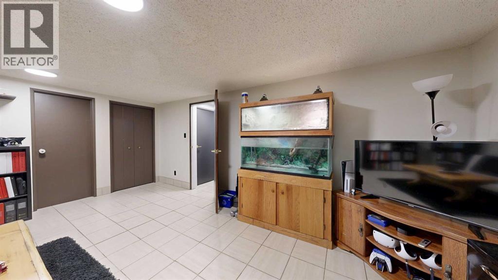 Single Family House 4 Level for Sale in   Avenue Rosedale Stettler 